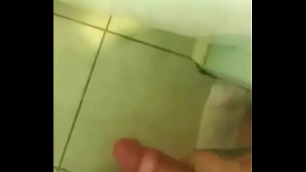 Play MP4 - While my step aunt was taking a shower i was in my room