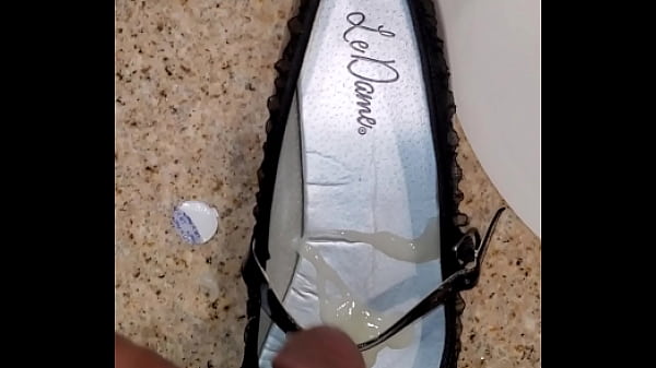 Play MP4 - Black flats shoes cum