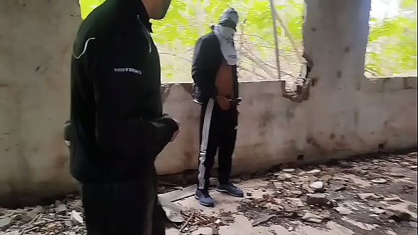 Play MP4 - Motoboy entrou no mato pra mijar mas acabou sendo macetado por dois negros dotados e enlouqueceu&period; &lpar; Pr&eacute;via&rpar;