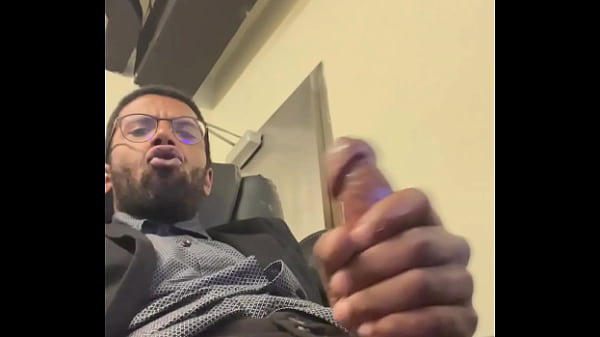 Play MP4 - Front desk jerkoff and cumshot