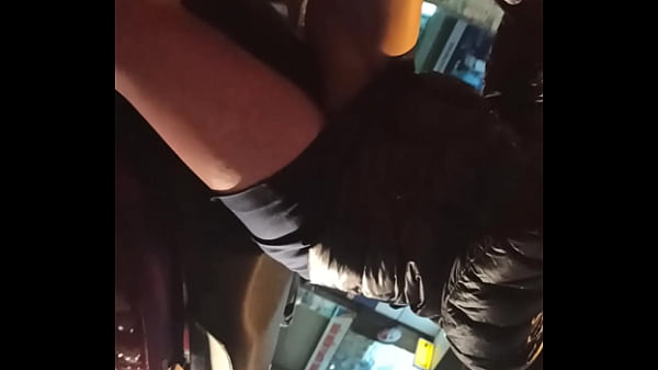 Mặc v&aacute;y ngắn đi l&agrave;m thật đẹp 