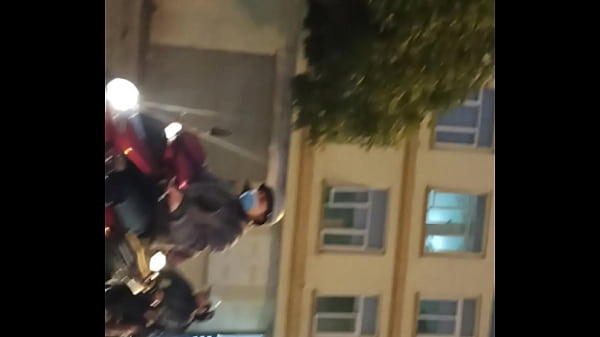 Mặc v&aacute;y ngắn đi l&agrave;m thật đẹp