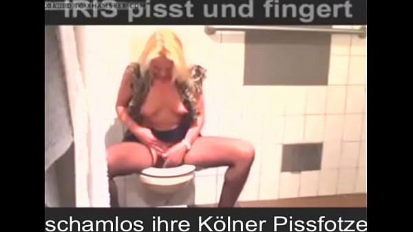 Seht genau hin wie ich beim pissen meine fotze bearbeite