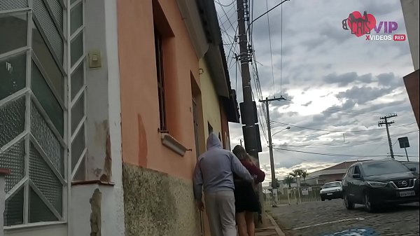 Casada Hotwife Engolindo Porra De Estranho Dentro Do Carro, O Safado Tamb&eacute;m Cheira E Massageia Seus P&eacute;s Na Presen&ccedil;a Do Corno Manso. thumbnail