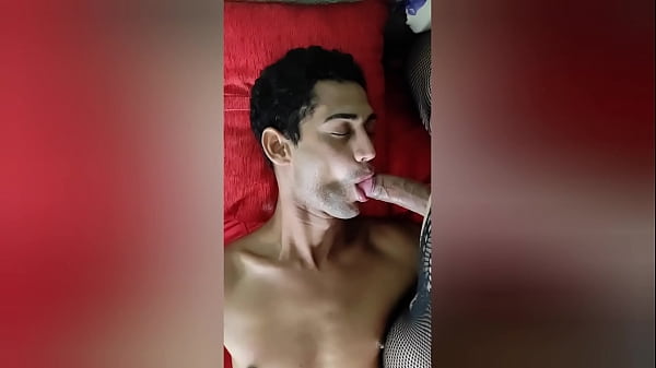 Boneca Geme Na Pica De Rapaz Da Rola Grande E Grossa thumbnail