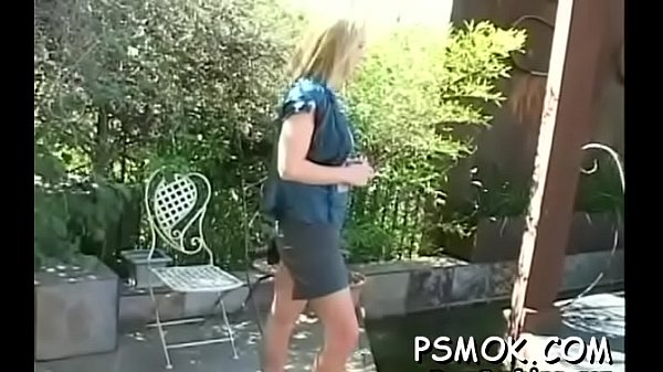 Beauty likes engulfing and smokin' 