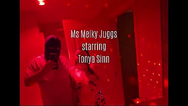 Nonton Hucow Udder Big White Tits Meets Thick Black Dick Starring Tonya Sinn thumbnail