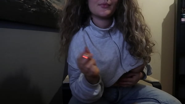 Play MP4 - CURVY GIRL WITH TIGHT JEANS AND NATURAL BOOBS A CIGARETTE FOR YOU