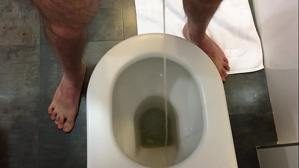 Play MP4 - Pissing