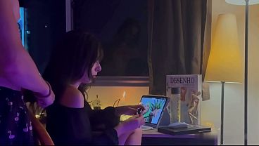 Nonton Amateur Girlfriend Focused On Sketching Gets Distracted By Hard Cock And Intense Fuck thumbnail