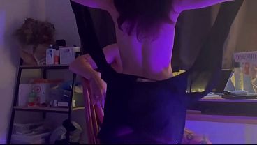 Amateur girlfriend focused on sketching gets distracted by hard cock and intense fuck 