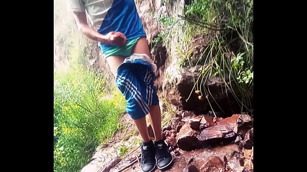 en plena lluvia hay sexo 