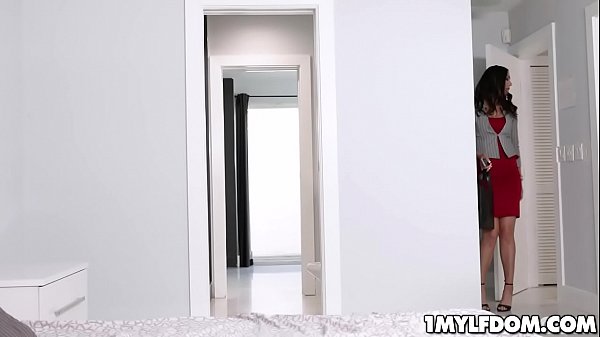 Play MP4 - Milf Anna Mornas pussy penetrated from behind doggystyle by a huge cock while mouth on duck tape&excl;