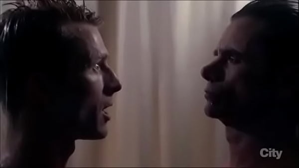 ScreamQueens_Chad e Dr Brock_take a shower