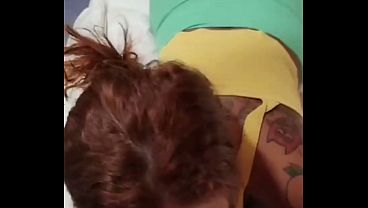 Ruiva Faz Um Boquete No Marido Pra Depois Ir Na Balada E Chupar V&aacute;rios Pau Duro E Ganhar Gozada Na Bucetinha Sem Camisinha thumbnail