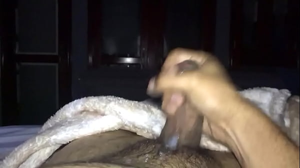 Me masturbo y eyaculo a chorros 