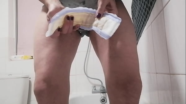 I took ahuge piss in panties whilst wearing a pad