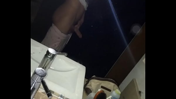 Hetero enga&ntilde;ado muestra paquete 