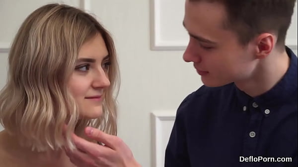 Innocent nympho stretches narrowed cunt and loses virginity