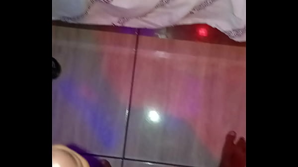 Play MP4 - Loirinha gostosa exibindo seu lindo corpinho e dando sua buceta rosa