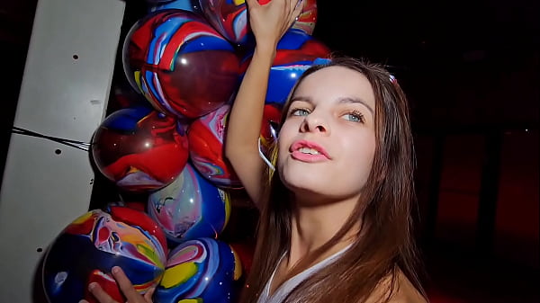 Bambolina_helps usdecorate the room for aparty