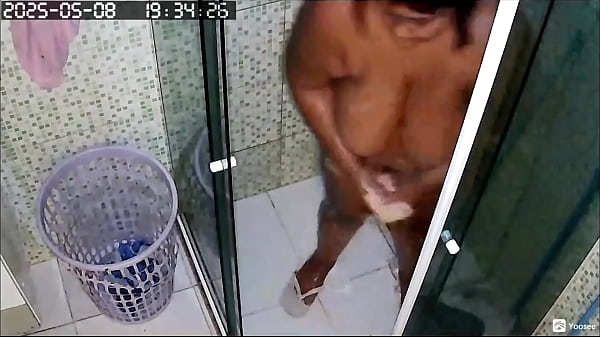 Camera escondida grava vizinha gostosa e gordinha seDEPILANDO SUA GRANDE BUCETA