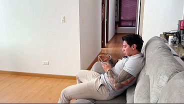 Nonton Wtf? The Stepfather Used The Robot Vacuum Cleaner So His Stepdaughter Could Sit On A Dildo! thumbnail