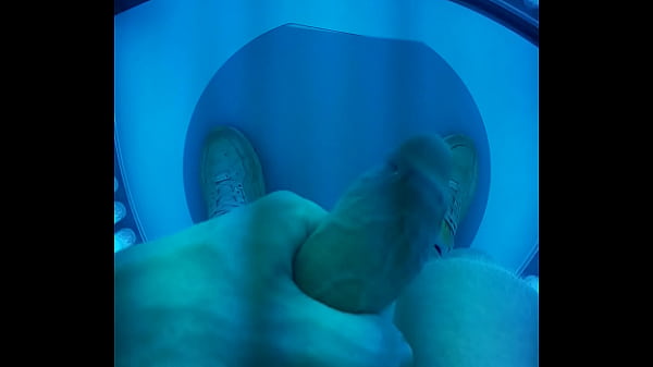 Jacking off in tanning bed 