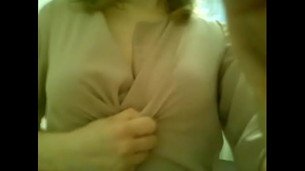 Play MP4 - te giallo elegante ragazza italiana mostra pussy e capezzoli