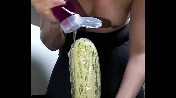 Play MP4 - A puta arrombou o cu no motel pro amigo ver