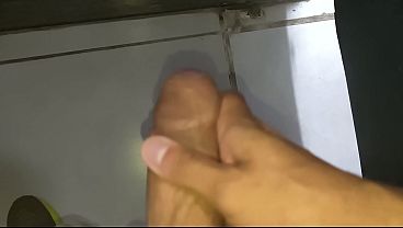 Punheta bem gostosa do corno