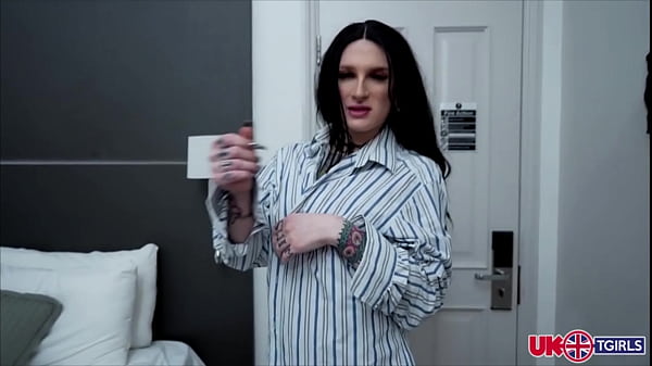 Play MP4 - GROOBY&period;CLUB&colon; SPREAD IN BED&excl;