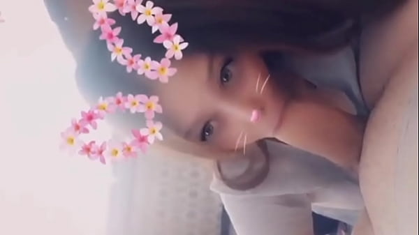 Snapchatt chica 21 comiendo verga dura y gorda