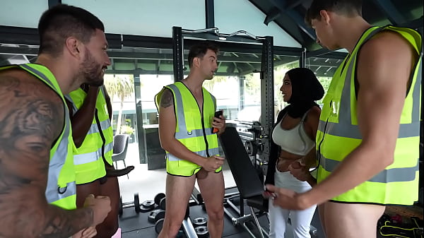 Nonton Gangbang At The Gym With The Persian Queen Yasmina Khan Double Penetration With Anal thumbnail