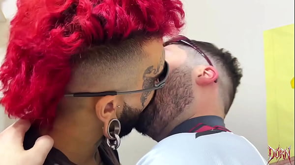 Gostosos alternativos fodem antes da balada (COMPLETO NO RED) 