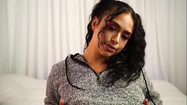 Stepsister rubbing her cli ton the living room