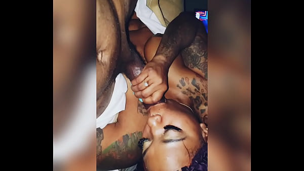 Mztreatz3x Ebony Sucks big Dick 