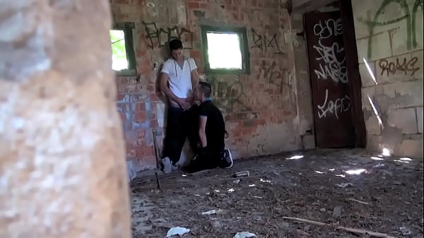 Mon Pote Se Fait Abiser Par Un Hetero En Plan Exterieur thumbnail