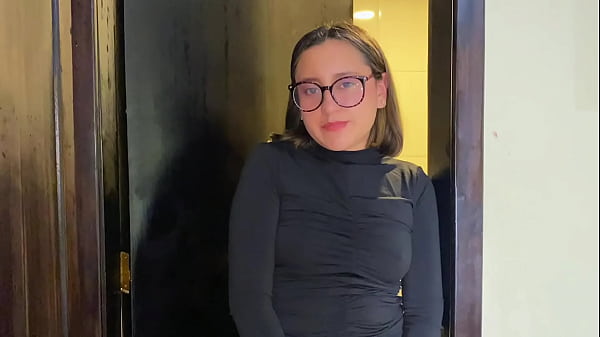 Play MP4 - Le fue infiel a mi esposo con el plomero&comma; me folla duro y me termina en el culo&period;