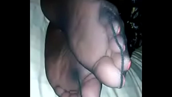 Play MP4 - My boo orange nylon toes