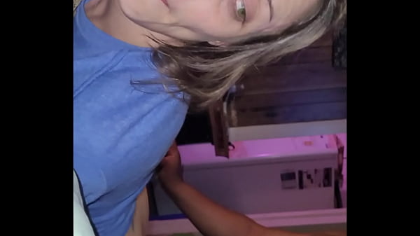 Play MP4 - Sexy Hotwife Getting BBC While Sucking Hubby