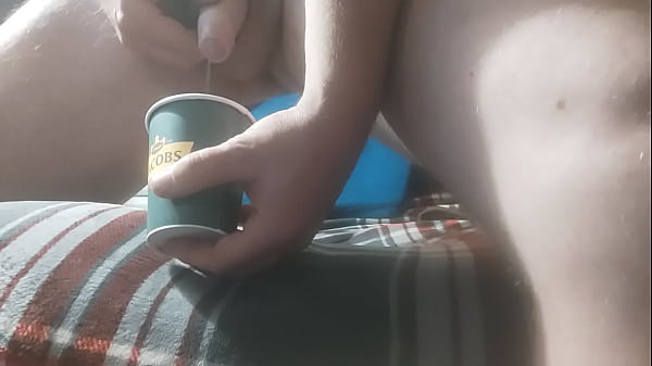 Salut , imi place foarte mult sa ma masturbez si sa imi beau pisatul si sperma ! 