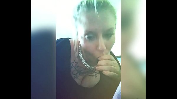 Debbiecakesxxxx gives her bestdick friend head for his birthday while d. 