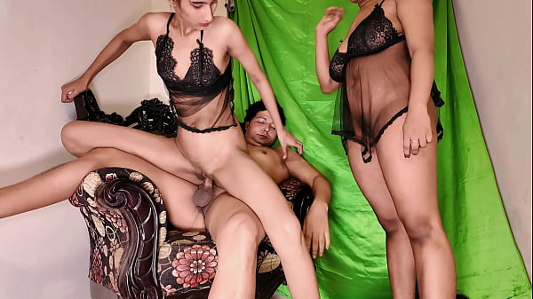 amateur deepthroat_hd passion hd two girls_and a boy desi threesome