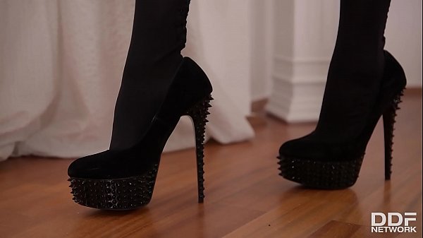 Play MP4 - Latex clad Domina Brandy Smile in epic anal masturbation video