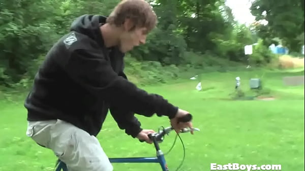 Play MP4 - Handjob and Body Worship - Brad