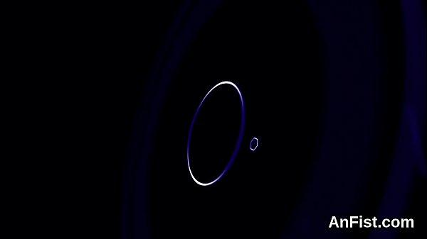 Nonton Lesbian Chick Gets Her Shaved Slit And Anus Fisted thumbnail