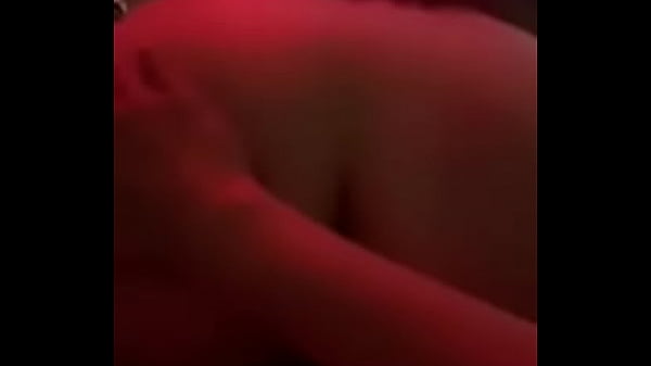 Pelirroja le encantan montar