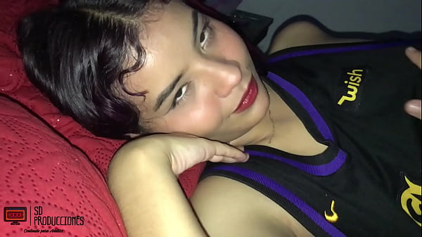 Play MP4 - Mi hermanastro me despierta para follarme el co&ntilde;o