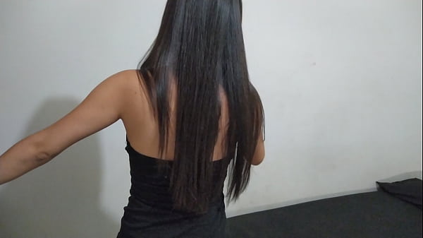 Play MP4 - Que rico co&ntilde;o tiene mi hermosa hermanastra&period; La follo bien rico